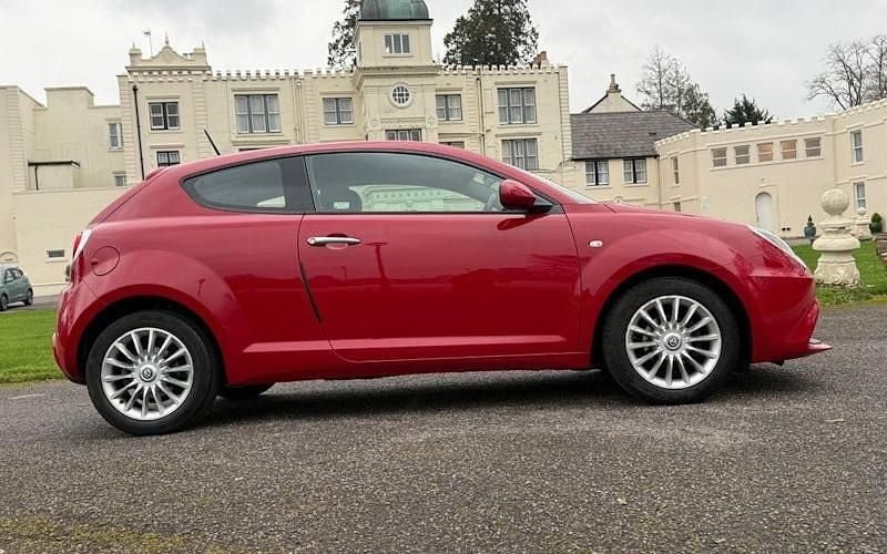 Used Alfa Romeo MiTo 105 HP (77 kW) 2017 Red Hatchback