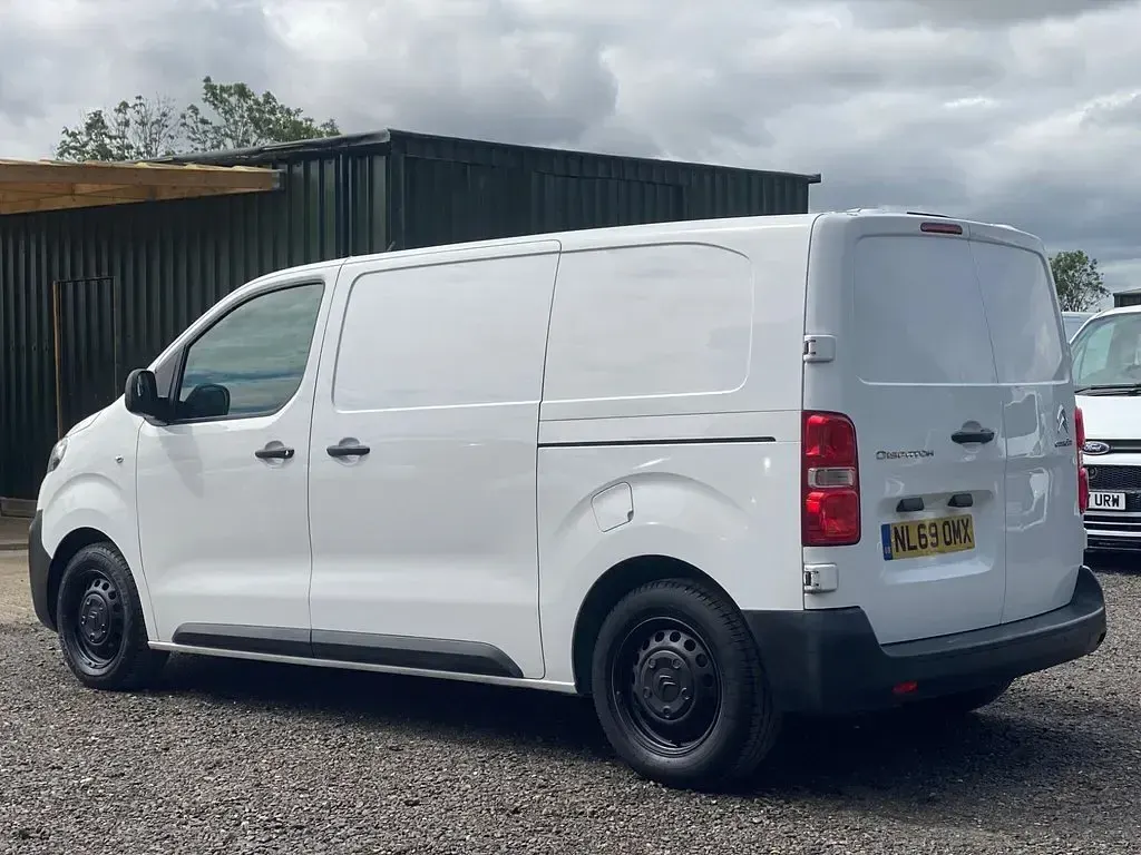 Used Citroën Dispatch 100 HP (73 kW) 2019 White MPV