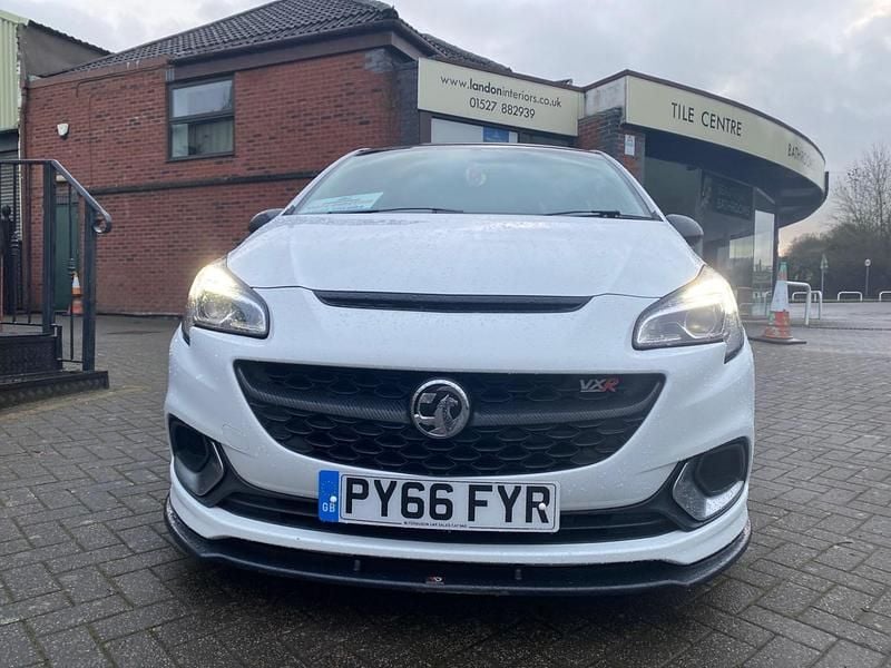 Used Vauxhall Corsa 205 HP (150 kW) 2017 White Hatchback
