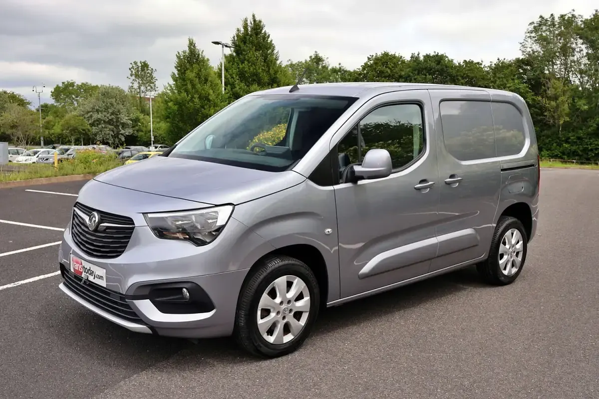 Used Vauxhall Combo S 100 HP (73 kW) 2019 Grey MPV