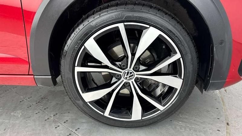 Used VW Taigo R-line 110 HP (80 kW) 2023 Kings red premium SUV