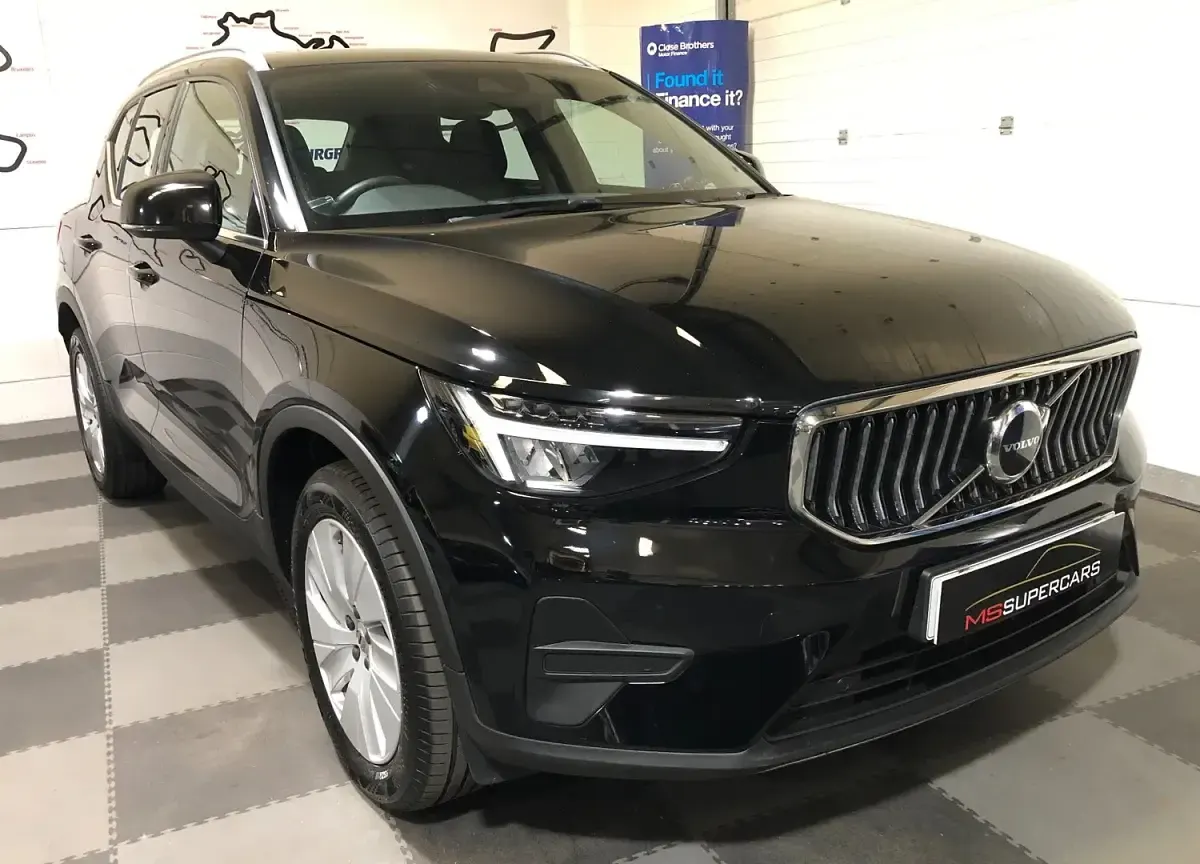 Begagnad Volvo XC40 Core 2022 Svart SUV
