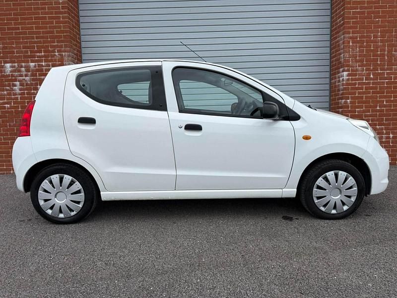 Used Suzuki Alto 68 HP (50 kW) 2012 White Hatchback