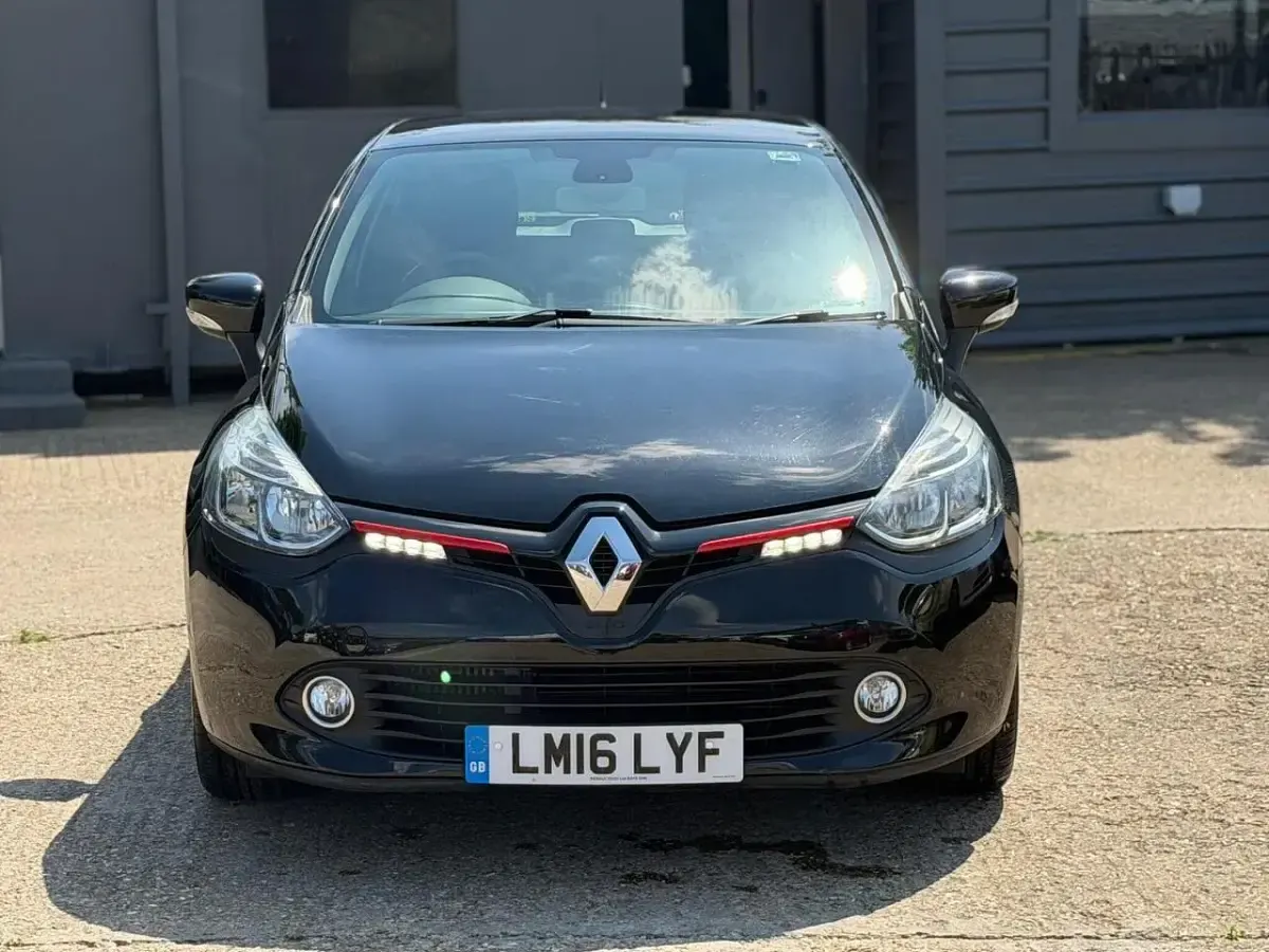 Begagnad Renault Clio IV Dynamique 2016 Svart Halvkombi