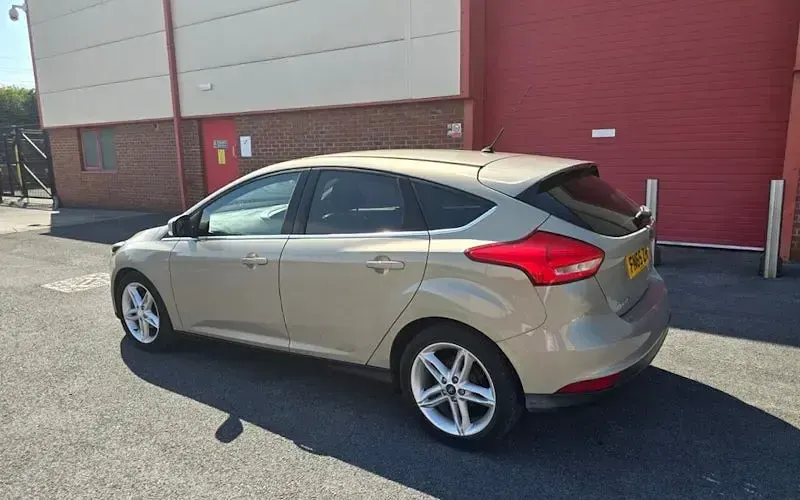 Used Ford Focus Zetec 120 HP (88 kW) 2015 Silver Hatchback
