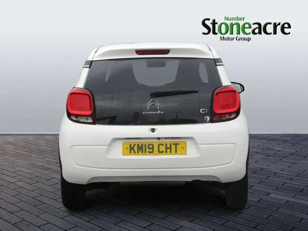 Used Citroën C1 71 HP (52 kW) 2019 White Hatchback