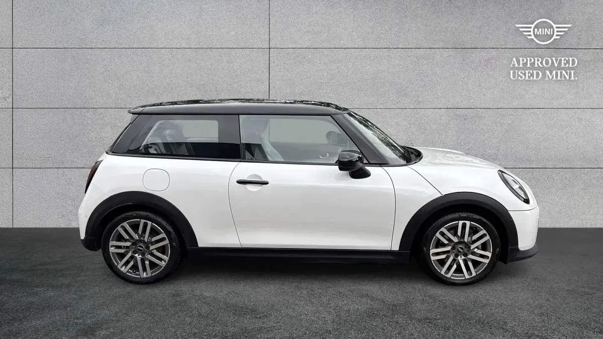 Used Mini Cooper Hatch 154 HP (113 kW) 2024 White Hatchback