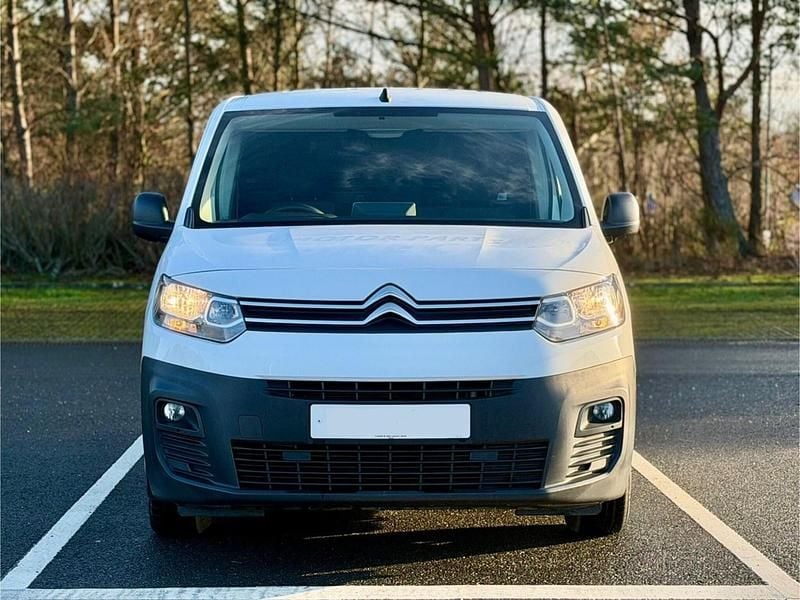 Used Citroën Berlingo Start 75 HP (55 kW) 2021 White MPV
