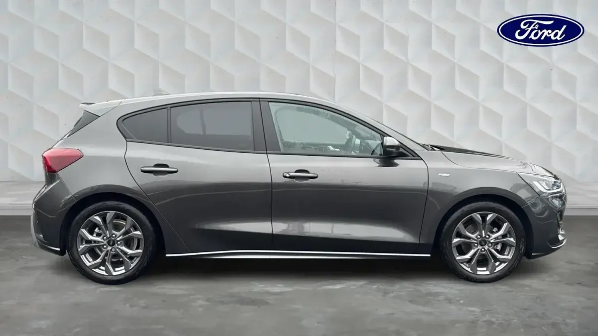 Used Ford Focus ST-Line 125 HP (91 kW) 2024 Grey Hatchback