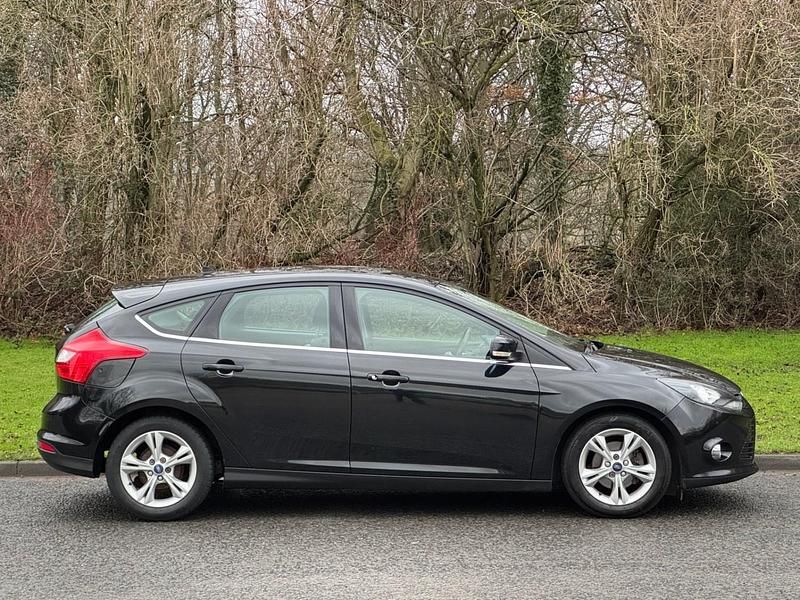 Used Ford Focus Zetec 115 HP (84 kW) 2012 Black metallic Hatchback