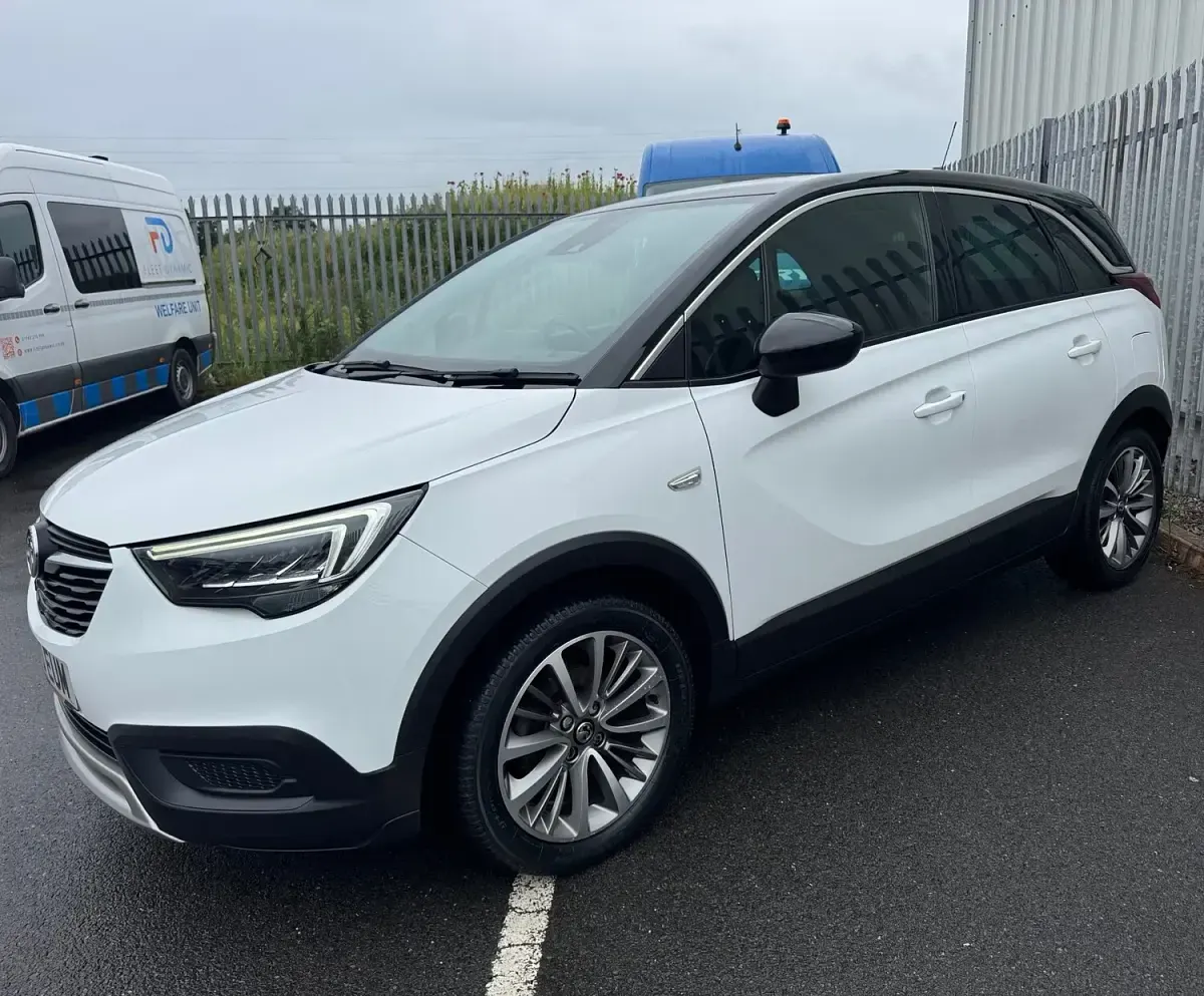 Used Vauxhall Crossland X SRi 83 HP (61 kW) 2020 White SUV