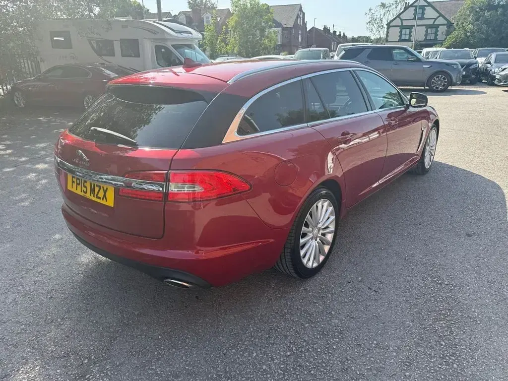 Used Jaguar XF Sportbrake Luxury 200 HP (147 kW) 2015 Red Estate