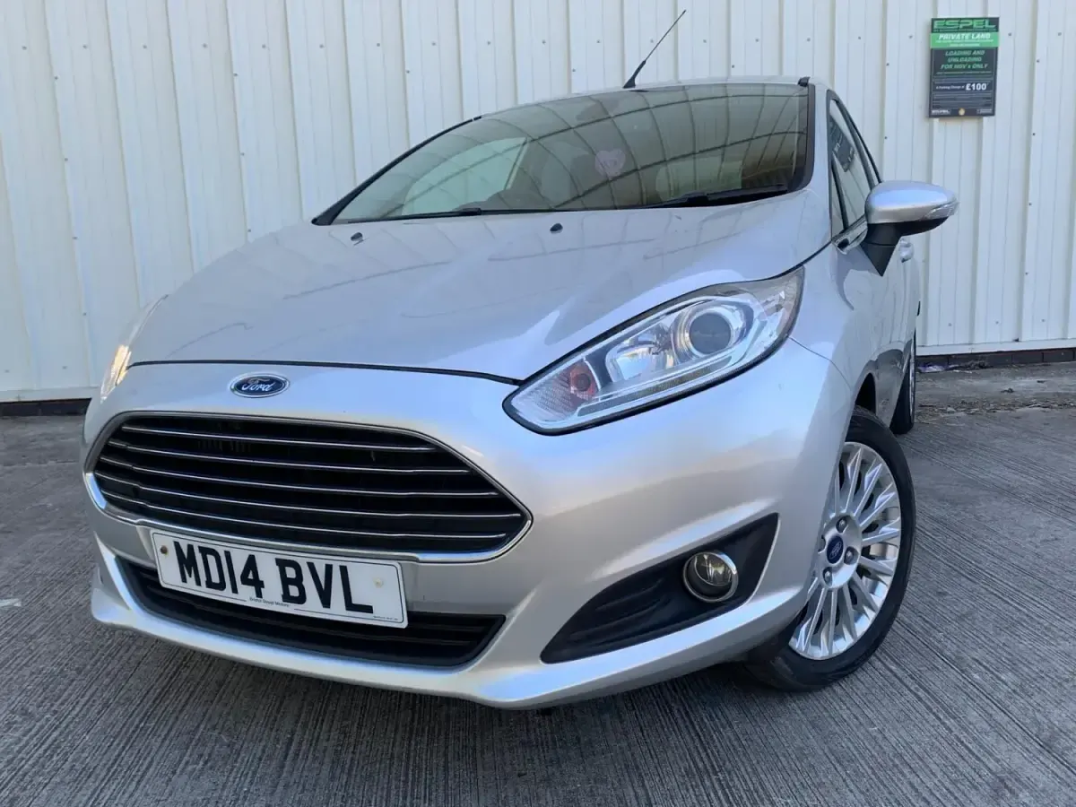 Używany Ford Fiesta Titanium 2014 Srebrny Hatchback