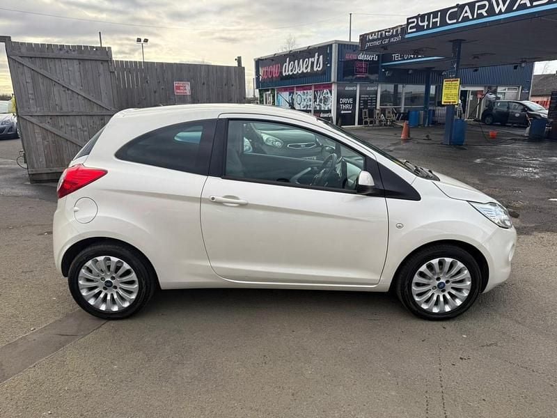 Used Ford Ka Zetec 69 HP (50 kW) 2013 White Hatchback
