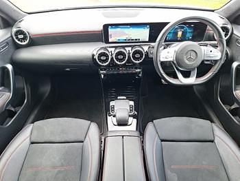 Begagnad Mercedes A200 Executive 163 HK (119 kW) 2020 Silver Halvkombi