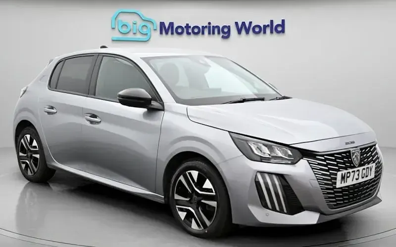 Second-hand Peugeot 208 Allure 101 CP (74 kW) 2024 Hatchback