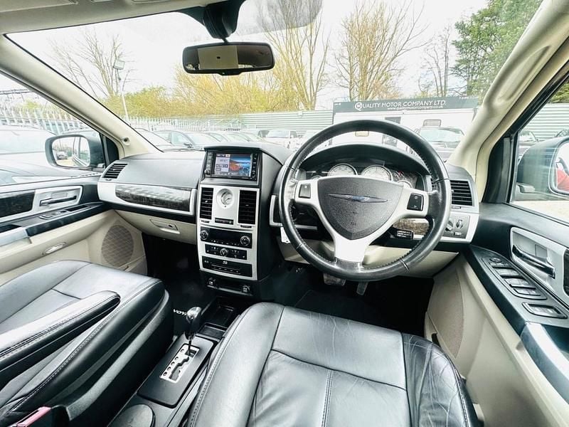 Used Chrysler Grand Voyager Limited 178 HP (130 kW) 2013 Black MPV