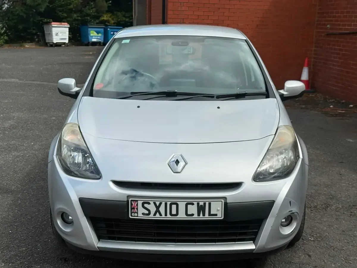 Used Renault Clio Privilege 86 HP (63 kW) 2010 Silver Hatchback