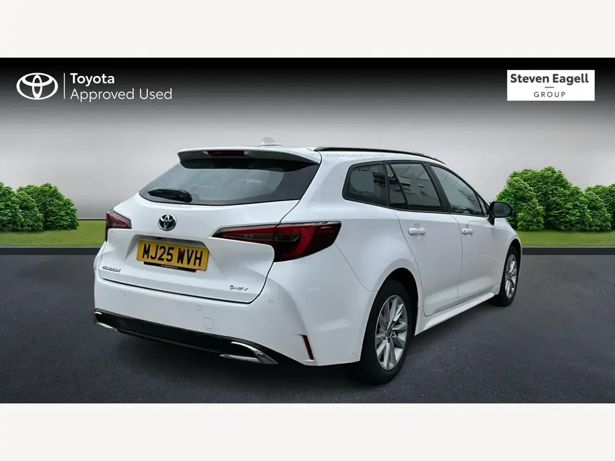 Used Toyota Corolla 140 HP (102 kW) 2025 White Estate