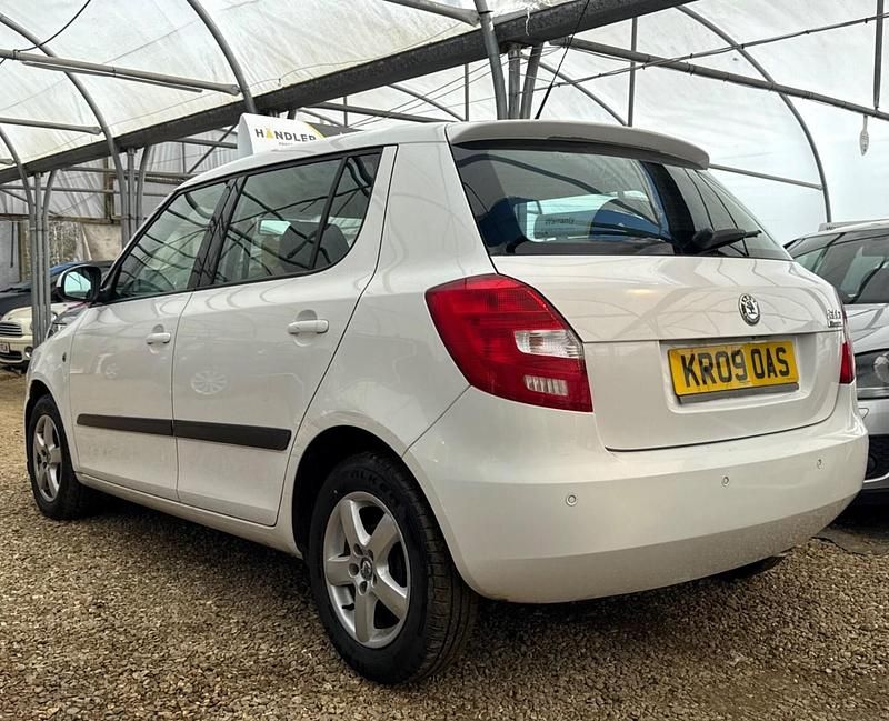 Used Skoda Fabia GreenLine 80 HP (58 kW) 2009 White Hatchback