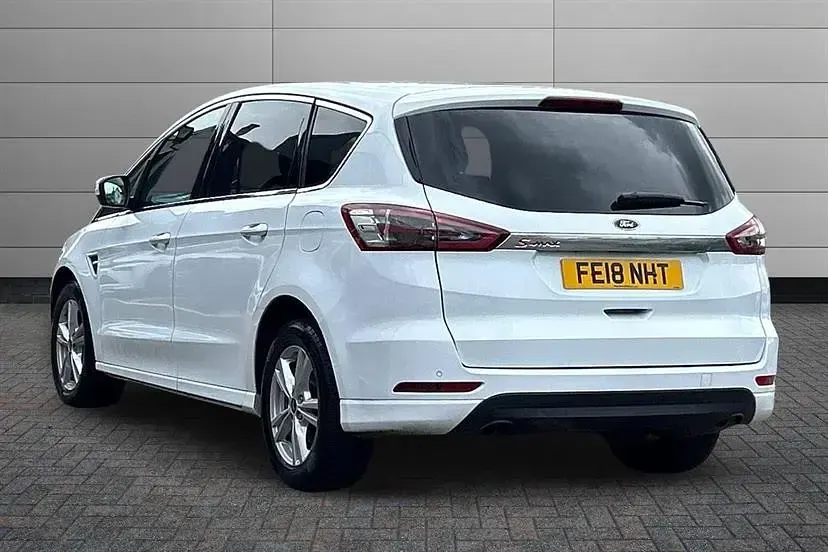 Usado Ford S-MAX Titanium 150 CV (110 kW) 2018 Blanco Monovolumen