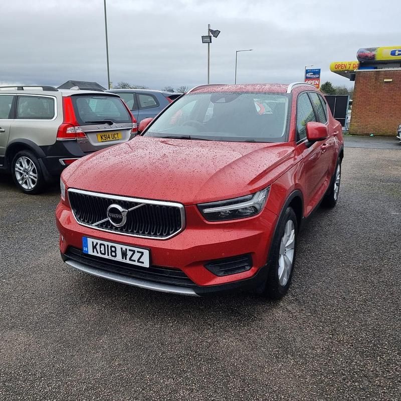 Used Volvo XC40 Momentum 190 HP (139 kW) 2018 Red SUV