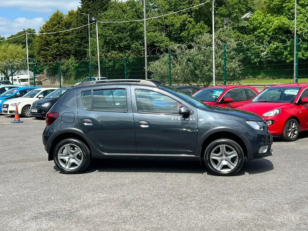 Used Dacia Sandero Comfort 90 HP (66 kW) 2018 Grey Hatchback