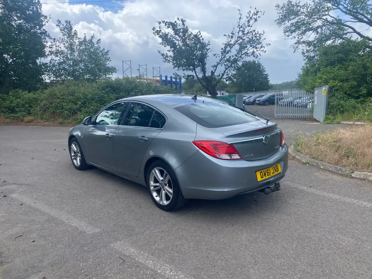 Used Vauxhall Insignia SRi 160 HP (117 kW) 2011 Silver Hatchback