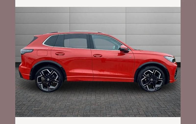 Used VW Tiguan R-line 150 HP (110 kW) 2025 Red SUV