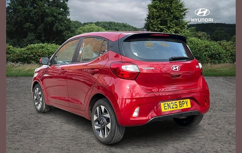 Usado Hyundai i10 Advanced 77 HP (56 kW) 2025 Vermelho Citadino