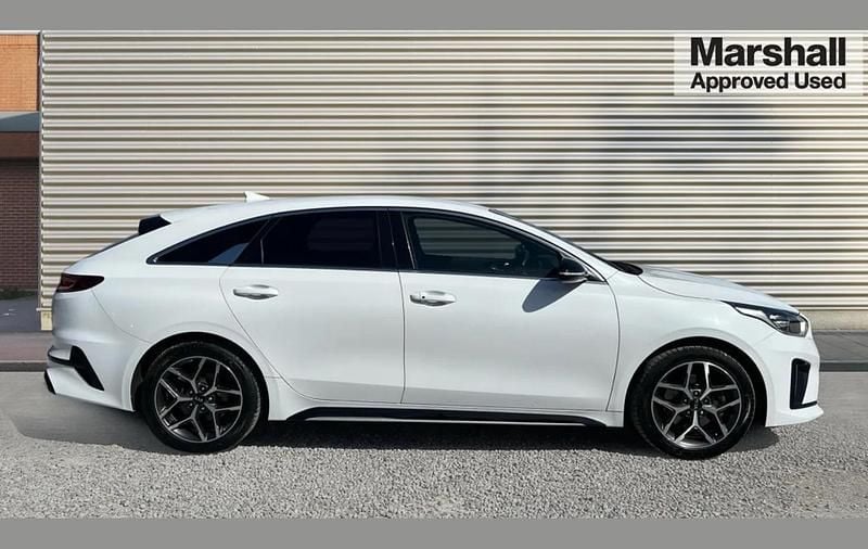 Used Kia ProCeed GT-Line 136 HP (100 kW) 2019 White Estate
