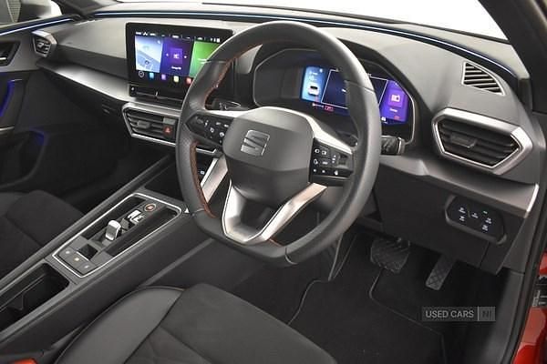 Begagnad Seat Leon FR Sport 2024 Röd Halvkombi