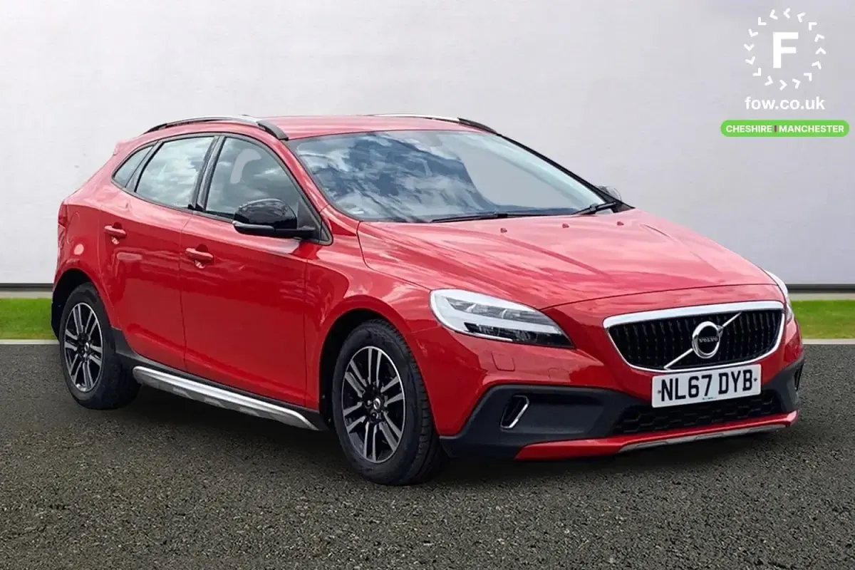 Begagnad Volvo V40 2017 Röd Halvkombi