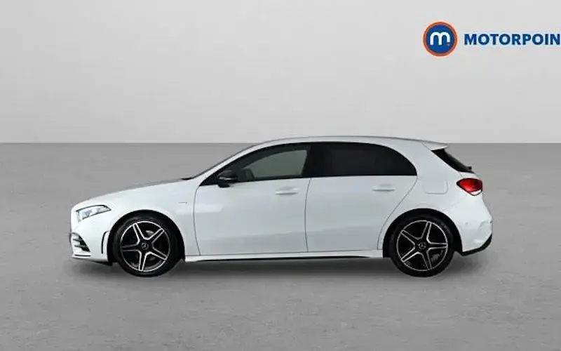 Used Mercedes A200 Executive 163 HP (119 kW) 2022 White Hatchback