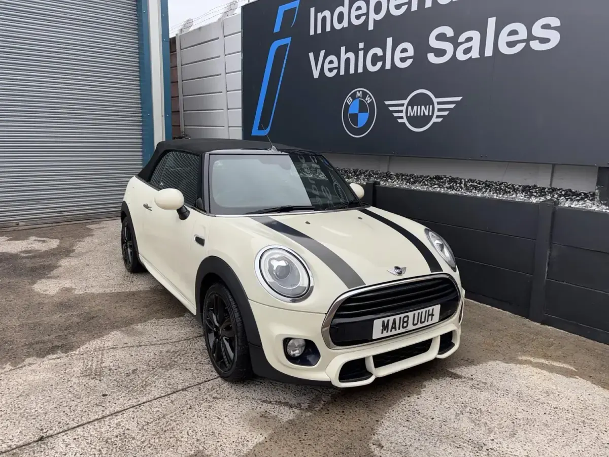 Usado Mini Cooper Cabriolet 136 HP (100 kW) 2018 Branco Cabrios