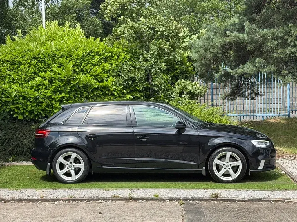 Used Audi A3 Sportback Sport 116 HP (85 kW) 2019 Black Hatchback