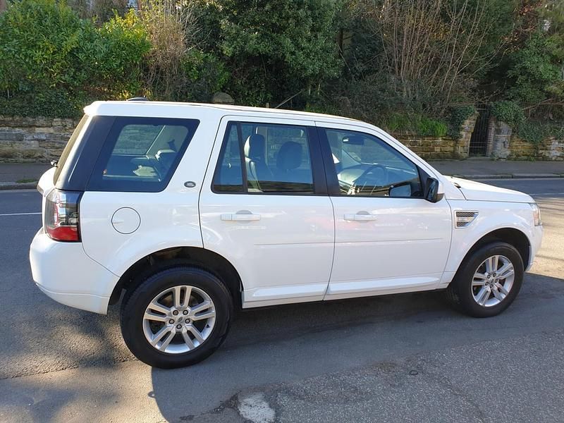 Used Land Rover Freelander 2 S 150 HP (110 kW) 2012 White SUV