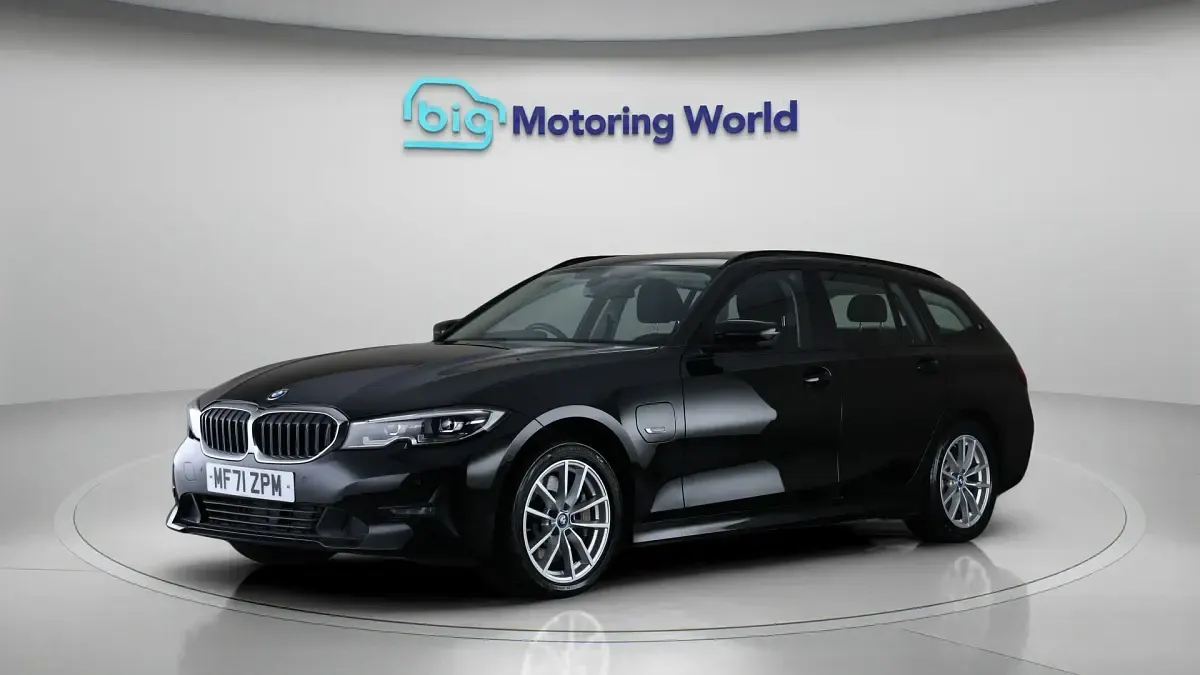 Used BMW 330e 292 HP (214 kW) 2021 Black Estate