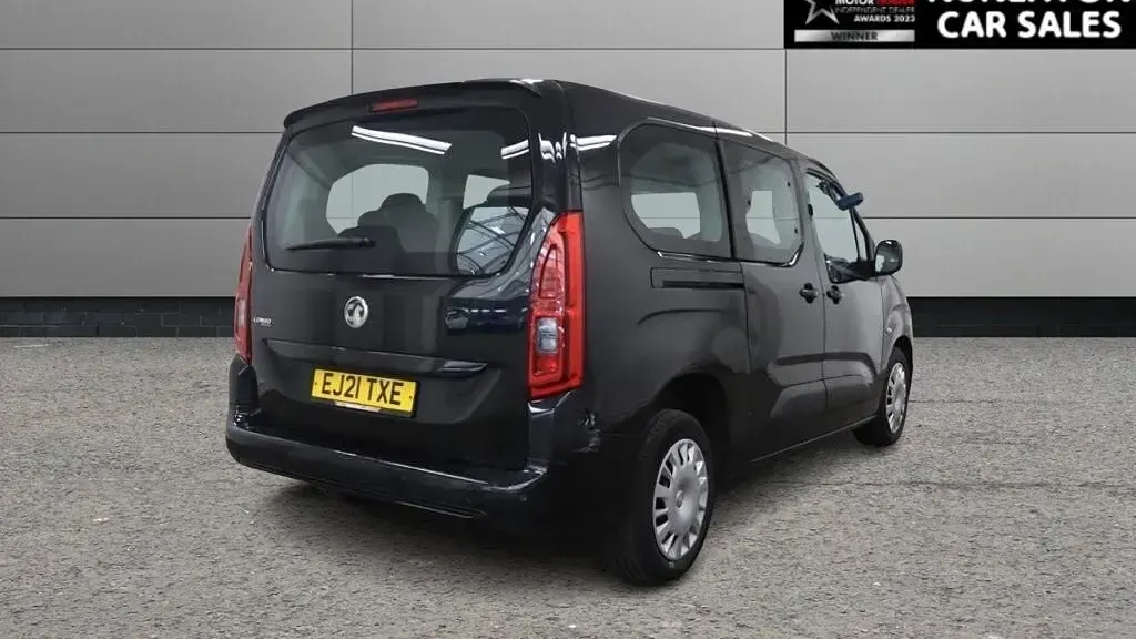 Używany Vauxhall Combo Edition 2021 Czarny Minivan