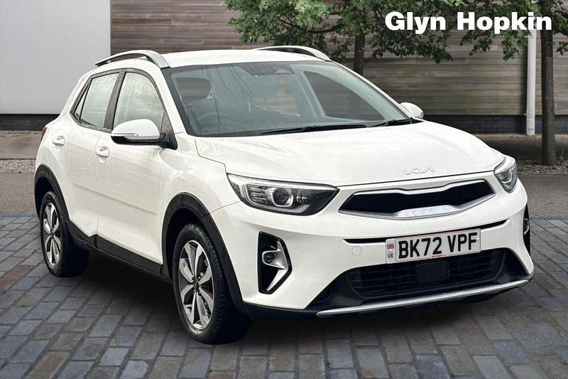 White Used 2022 Kia Stonic SUV | £14,979 (Good price) - Image 1/4