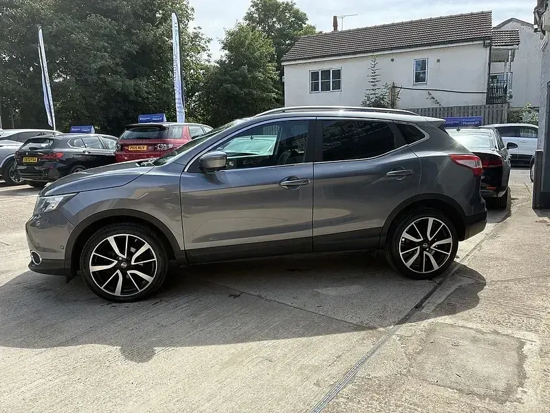 Used Nissan Qashqai Tekna 130 HP (95 kW) 2015 Grey SUV