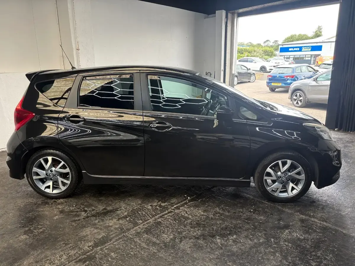 Used Nissan Note Tekna 90 HP (66 kW) 2014 Black Hatchback