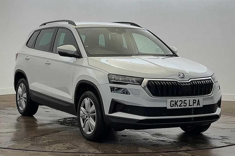 Moon white metallic Used 2025 Skoda Karoq SE SUV | £20,495 (Good price) - Image 1/4