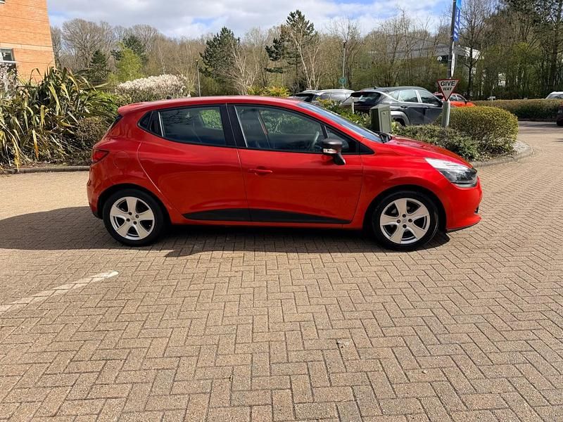 Used Renault Clio IV Expression+ 90 HP (66 kW) 2014 Red Hatchback