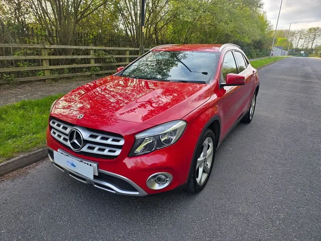 Used Mercedes GLA200 156 HP (114 kW) 2017 Red SUV