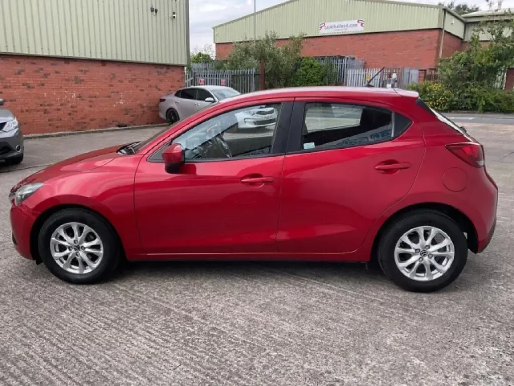 Used Mazda 2 90 HP (66 kW) 2016 Red Hatchback