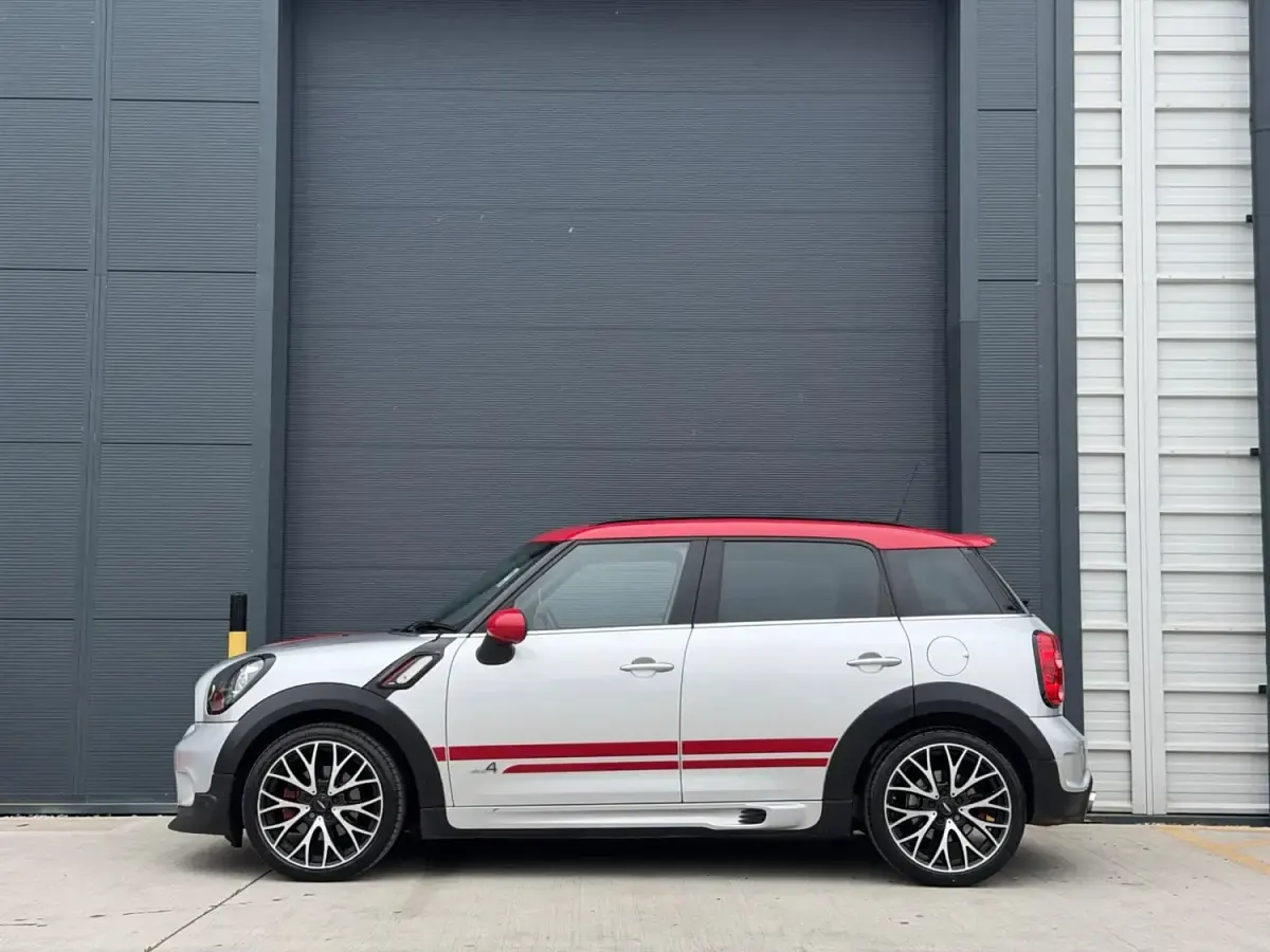 Używany Mini John Cooper Works 218 KM (160 kW) 2016 Srebrny Hatchback