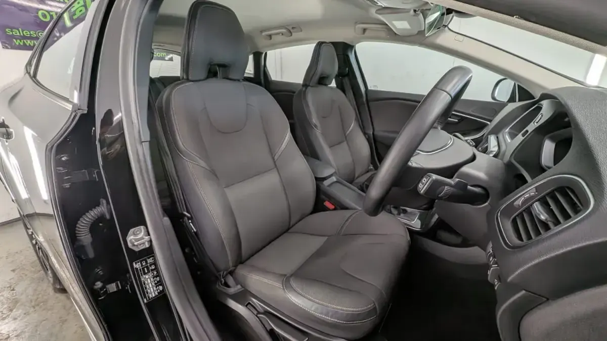 Usado Volvo V40 Plus 2017 Preto Citadino