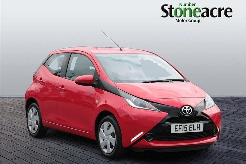 Red Used 2015 Toyota Aygo X-play Hatchback | £7,995 (Good price) - Image 1/4