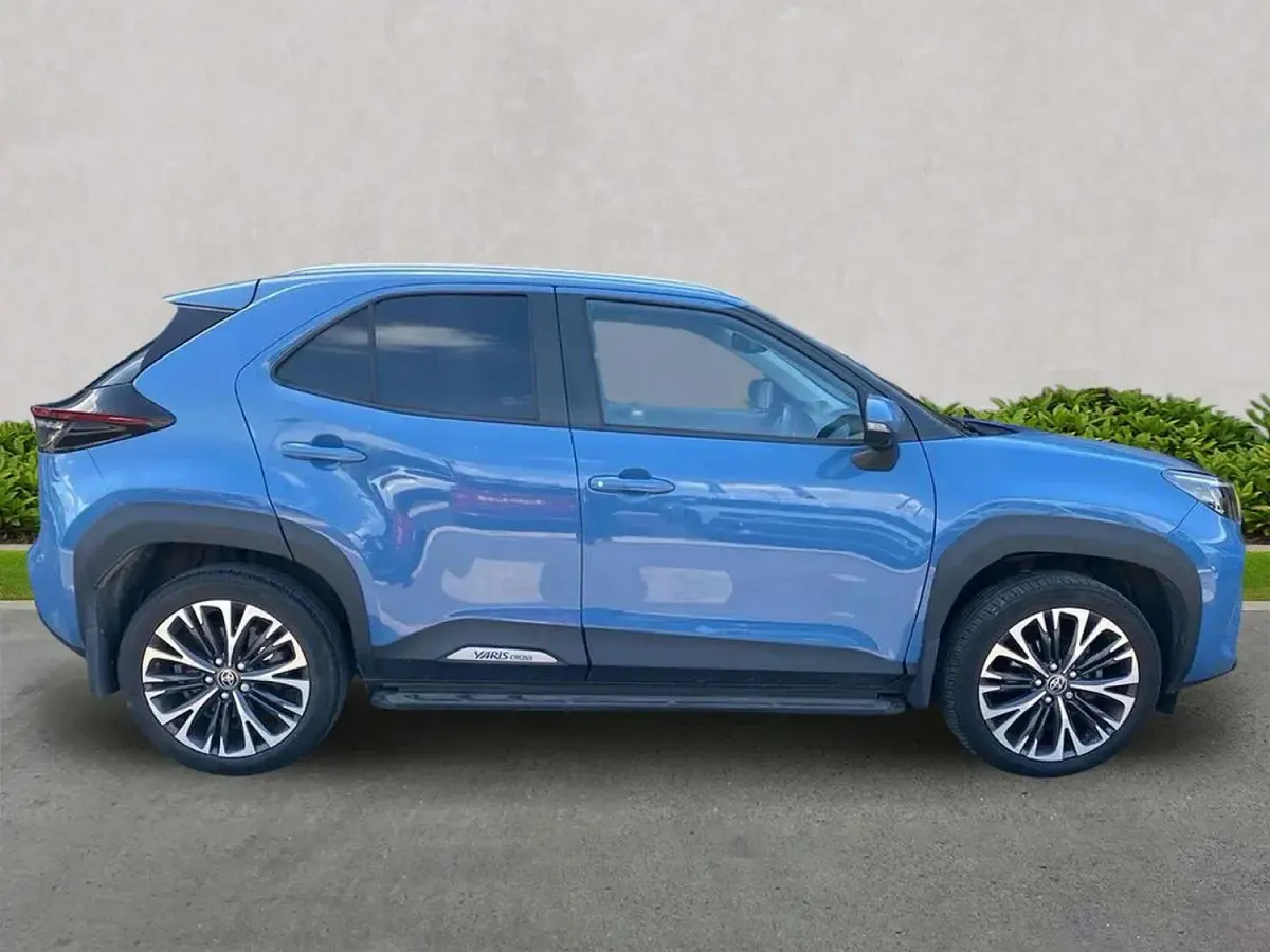 Used Toyota Yaris Hybrid 2022 Blue Hatchback
